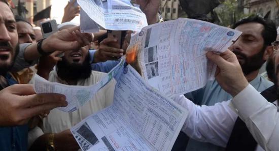 ඉහළ දැමූ බදුවලට පකිස්ථානයේ විරෝධතා